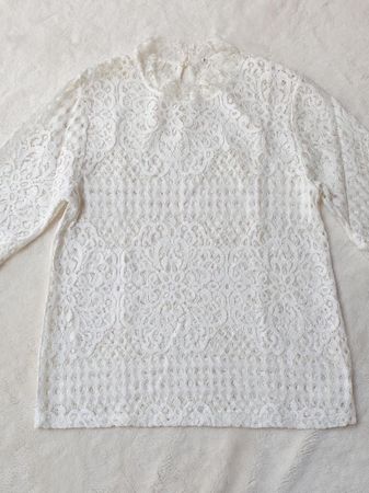 Bluse aus Spitzenstoff