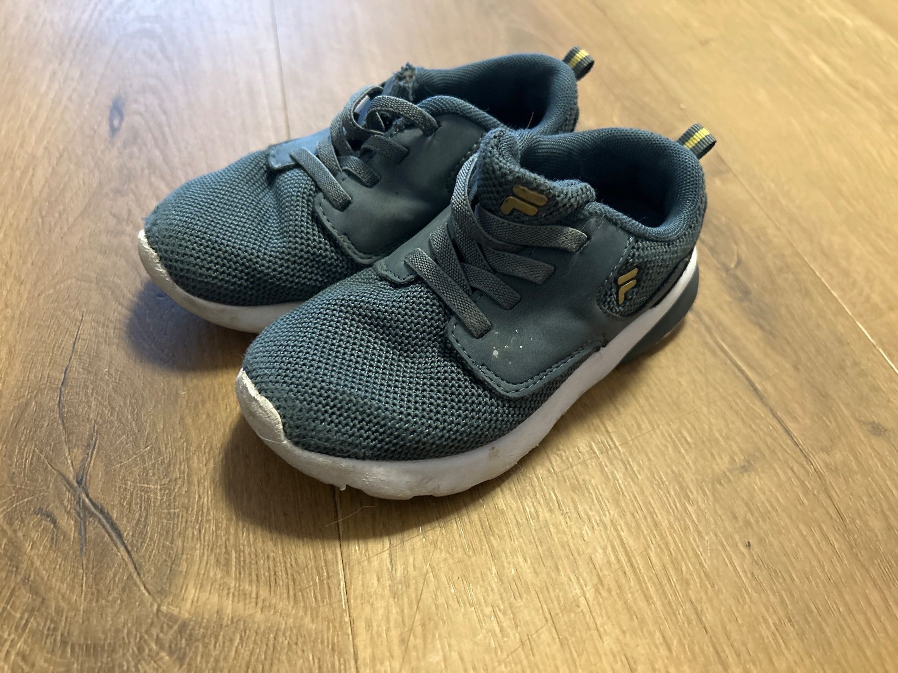 Fila Scarpe per ragazzi: Fila Sneakers Turnschuhe Jungs gr 27 – Usato da Regensdorf venduto da Spyke55