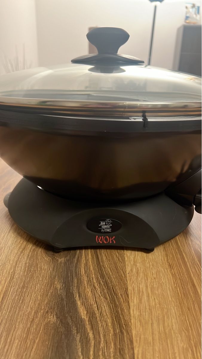 Pfannen: Wok mit eigener Platte – Gebraucht aus Widen von kev_f5vk