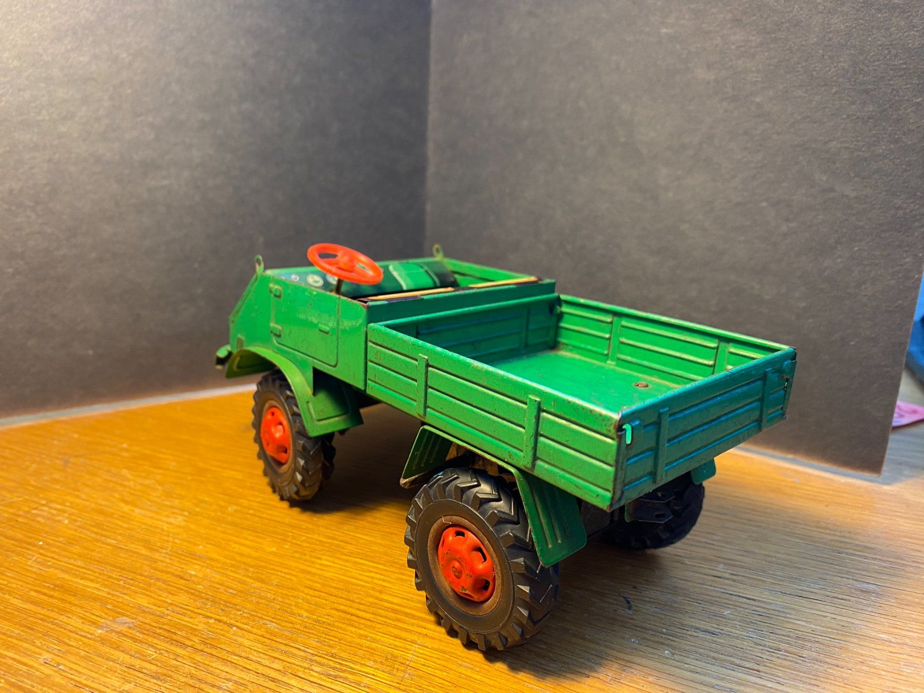Spielzeuge: Unimog Tippco Blech – Gebraucht aus Spiez von  3