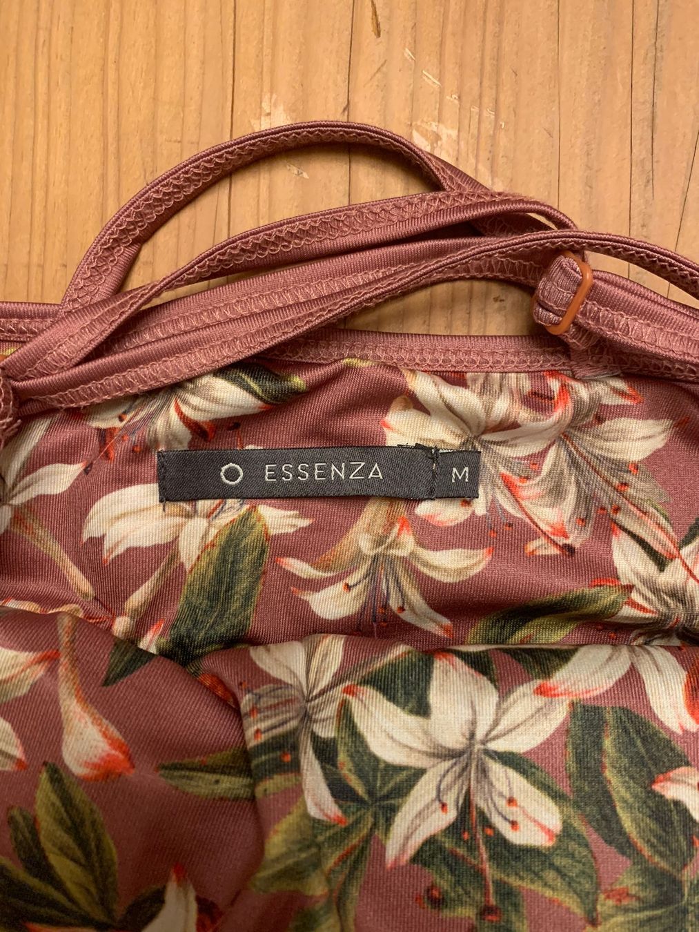 Tops: Top, M, von ESSENZA, NEU – Neu und originalverpackt aus Solothurn von Shanty.20 2