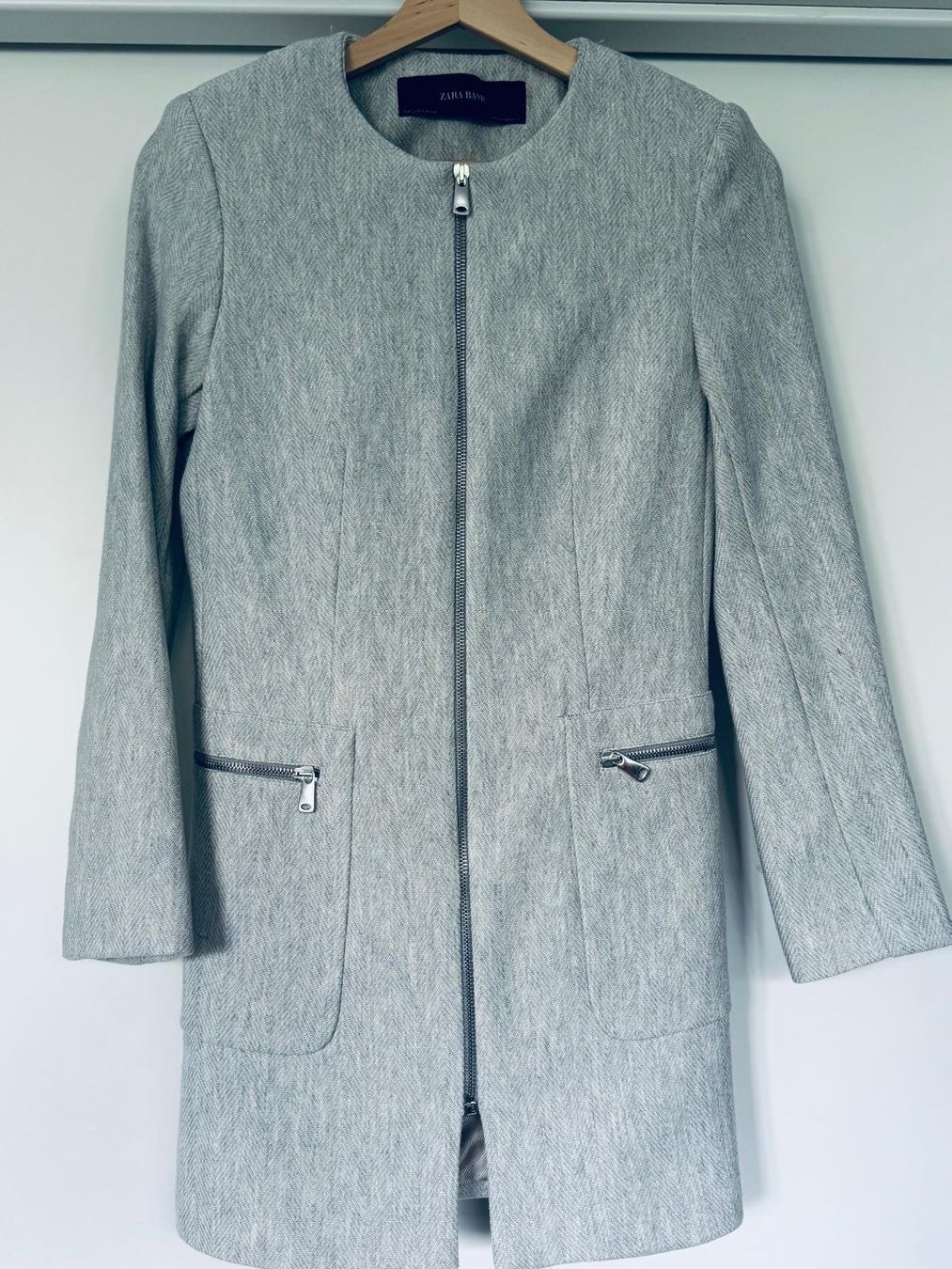 Zara Giacche: Grauer Blazer Zara 34 – Nuovo (secondo la descrizione) da Hergiswil NW venduto da Shintana