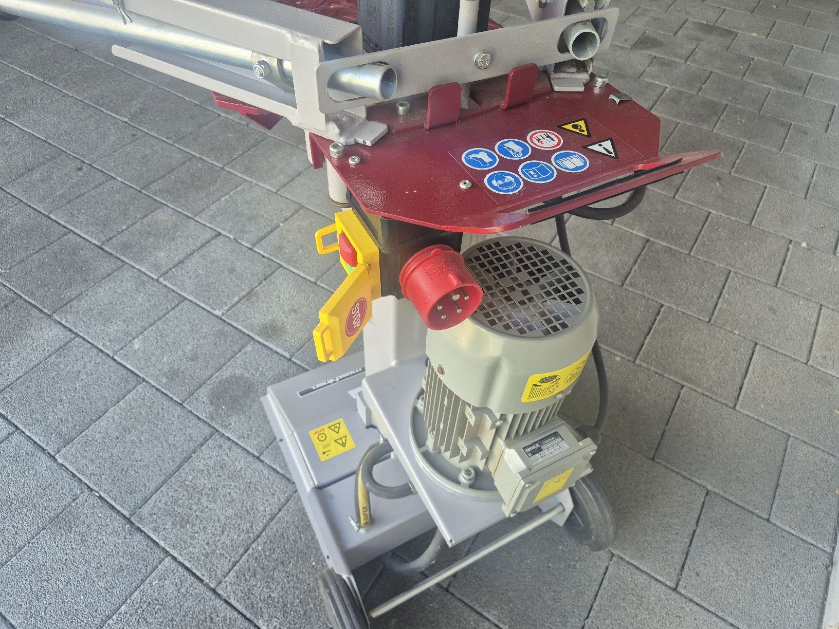 Tutte le macchine: Holzspalter BGU HS 71 400V – Usato da Hitzkirch venduto da VintageForst 4