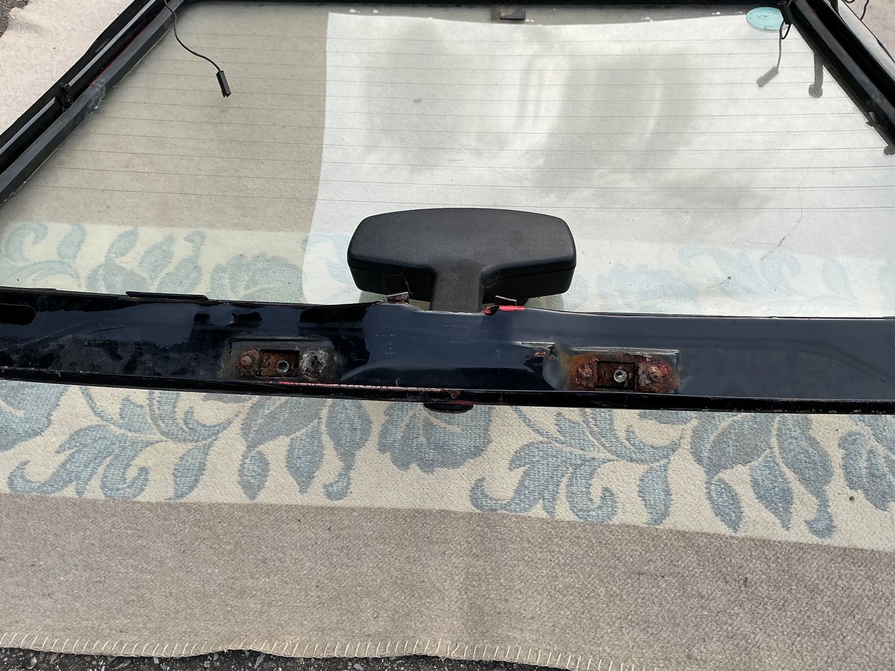 VW Tutti pezzi di ricambio auto: Heckklappe VW Scirocco 2 (schwarz) – Usato da Marbach LU venduto da bru_kk6q 1