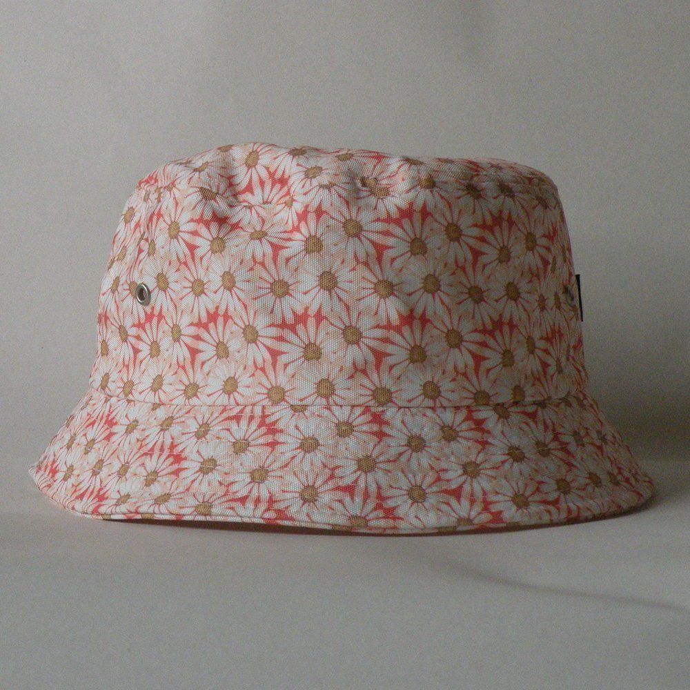 Copricapi, berretti & cappellini: Bucket Hat von We Are V – Nuovo e nell'imballaggio originale da Schüpfheim venduto da WeAreV