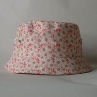 Bucket Hat von We Are V
