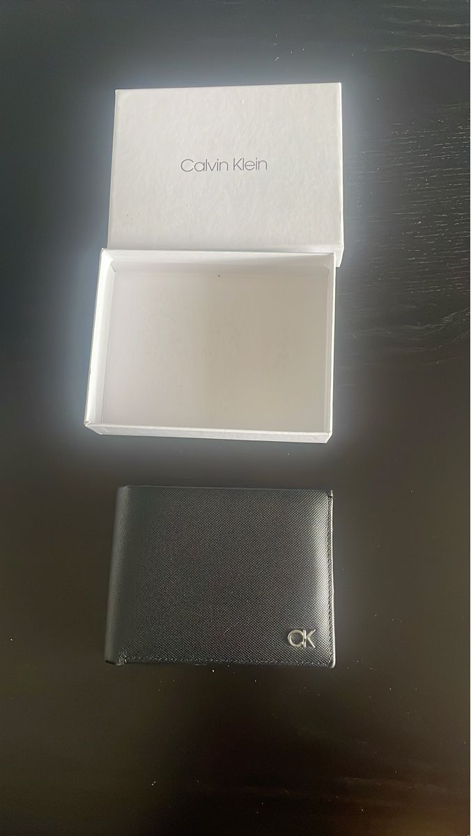 Calvin Klein Portafogli: Calvin Klein Portemonnaie – Nuovo (secondo la descrizione) da Holderbank AG venduto da Hallo104