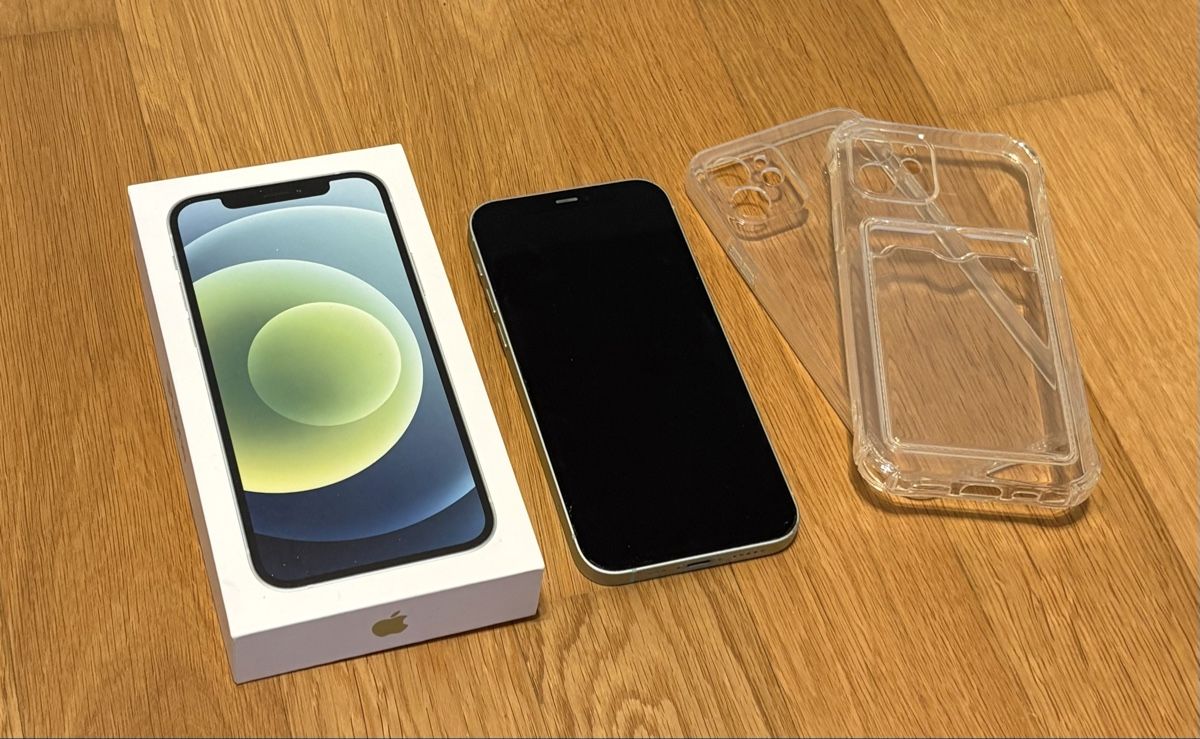 Apple Telefoni cellulari / Smartphones: iPhone 12 64 GB mit Hülle – Usato da Zeihen venduto da Nolu03