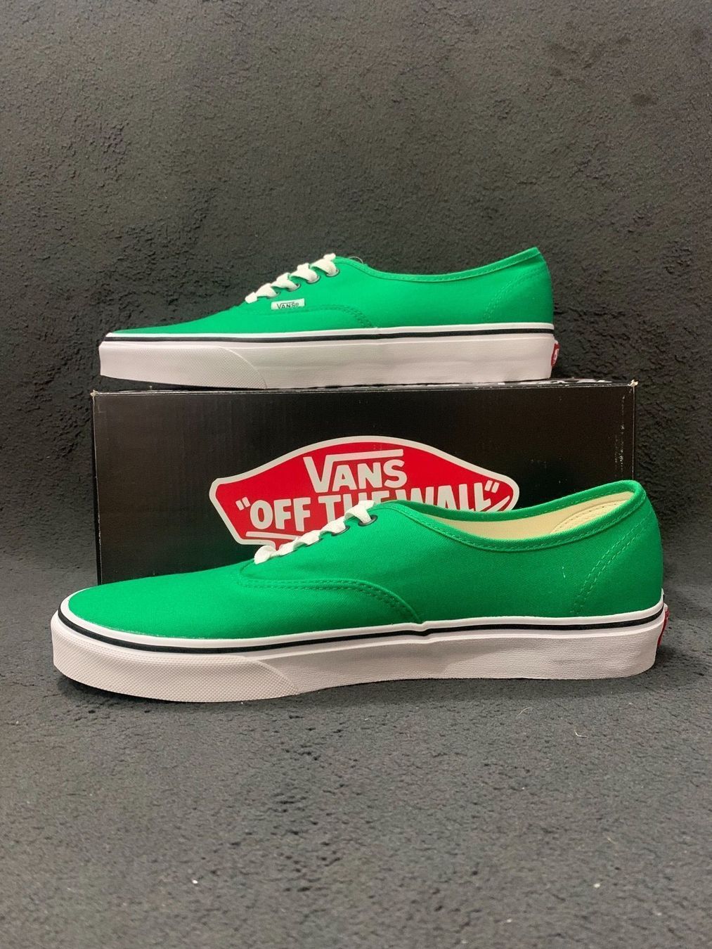 Vans Scarpe da uomo: Vans Authentic Dark Green, Grösse 36.5 – Nuovo e nell'imballaggio originale da Zürich venduto da LIQUIDATOR.CP