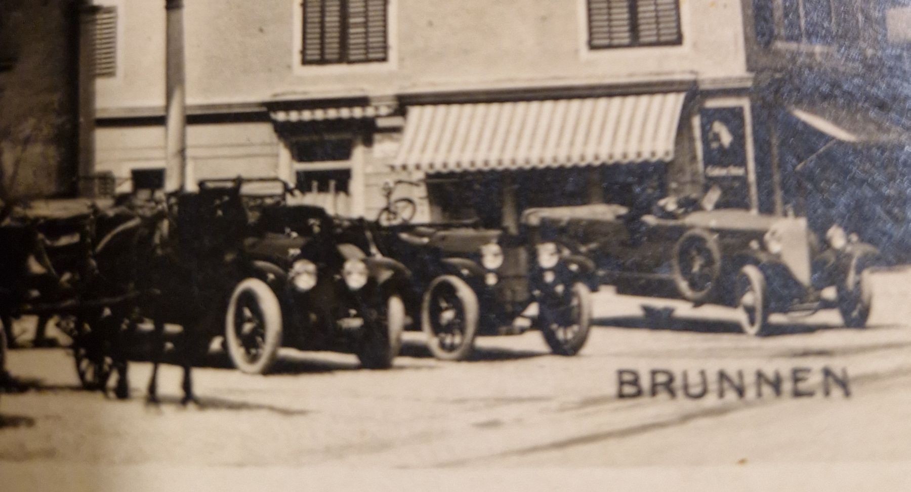 Cartoline postali: Brunnen, Schweizerhof, Apotheke, Oldtimer 1931 – Usato da Ebikon venduto da Donar50 2