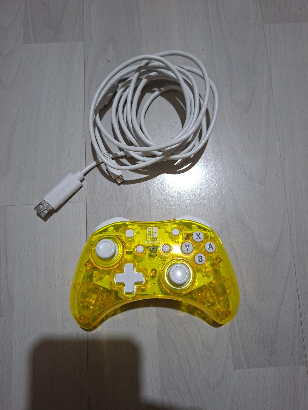 Nintendo Konsolen: Nintendo Switch + 4 jeux, une manette... – Gebraucht aus Valeyres-sous-Rances von gegg 7