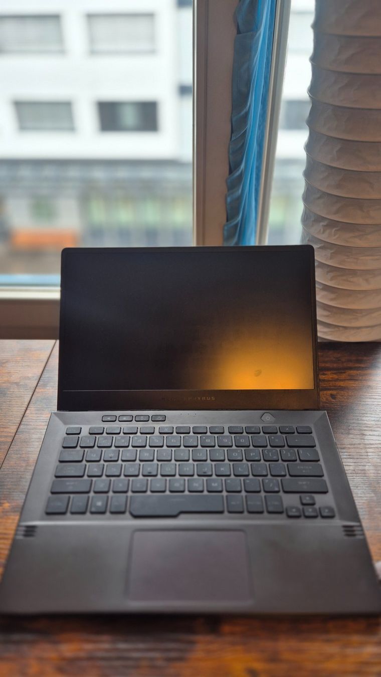 Asus Portables: ROG Strix Zephyrus G14 Gaming Laptop – D'occasion à Neuhausen par Ayman_Kand 1