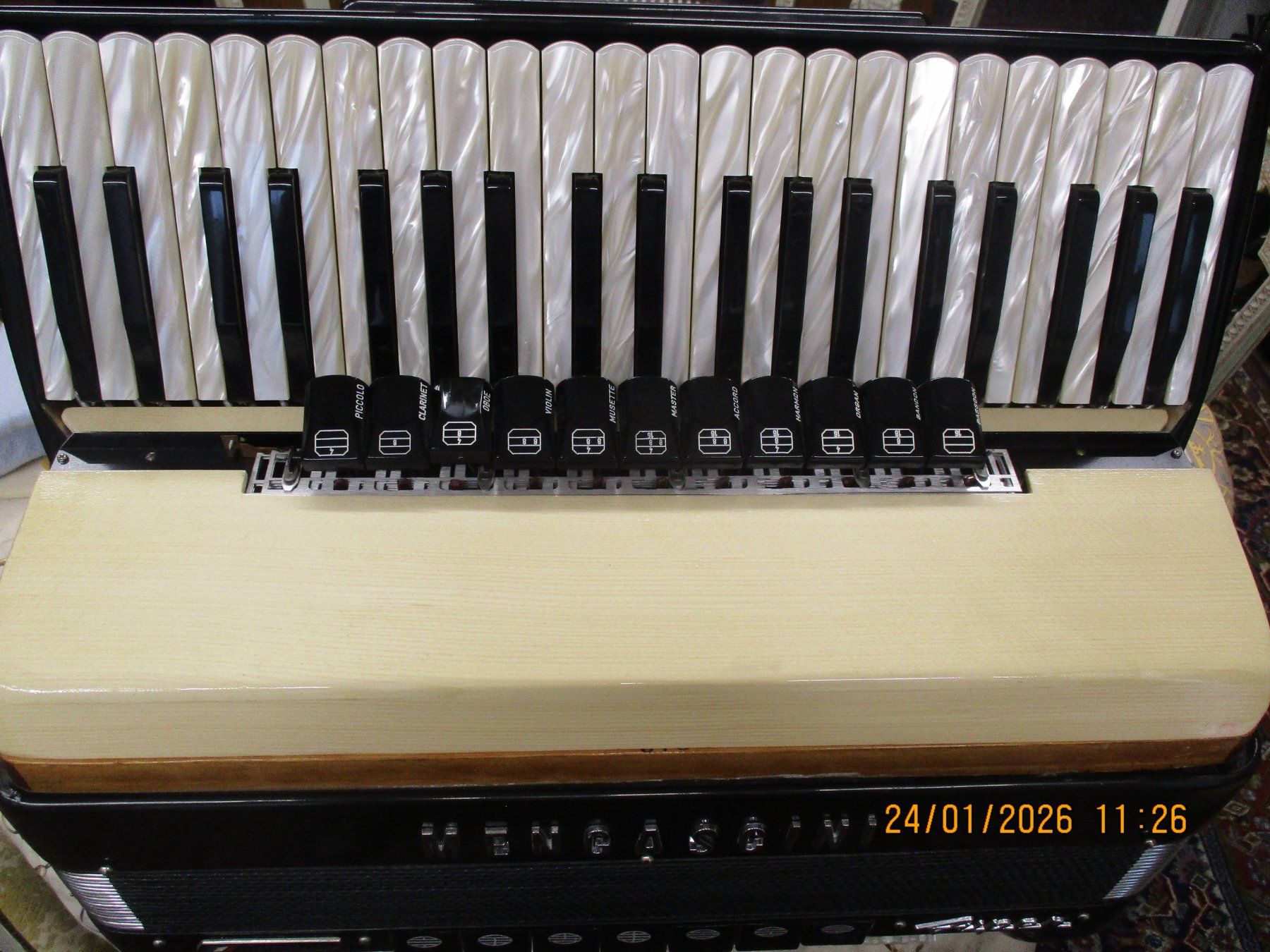 Strumenti musicali: Akkordeon Mengascini Super – Usato da Jegenstorf venduto da Oktavio 4