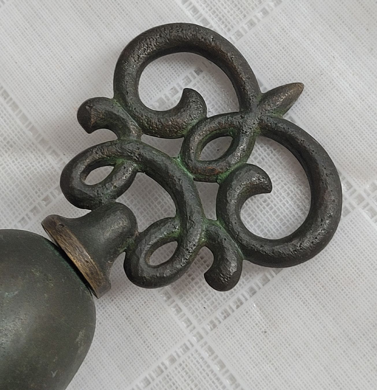 Tutte le decorazioni: Antike Tischglocke 270gr vermutlich Bronze – Usato da Buttikon SZ venduto da Corendo 1