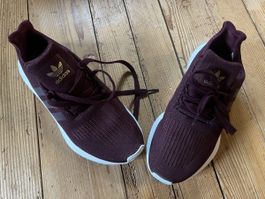 Adidas Gr.37.1/3, Mädchen/Damen, dunkelrot mit Gold/Glitzer
