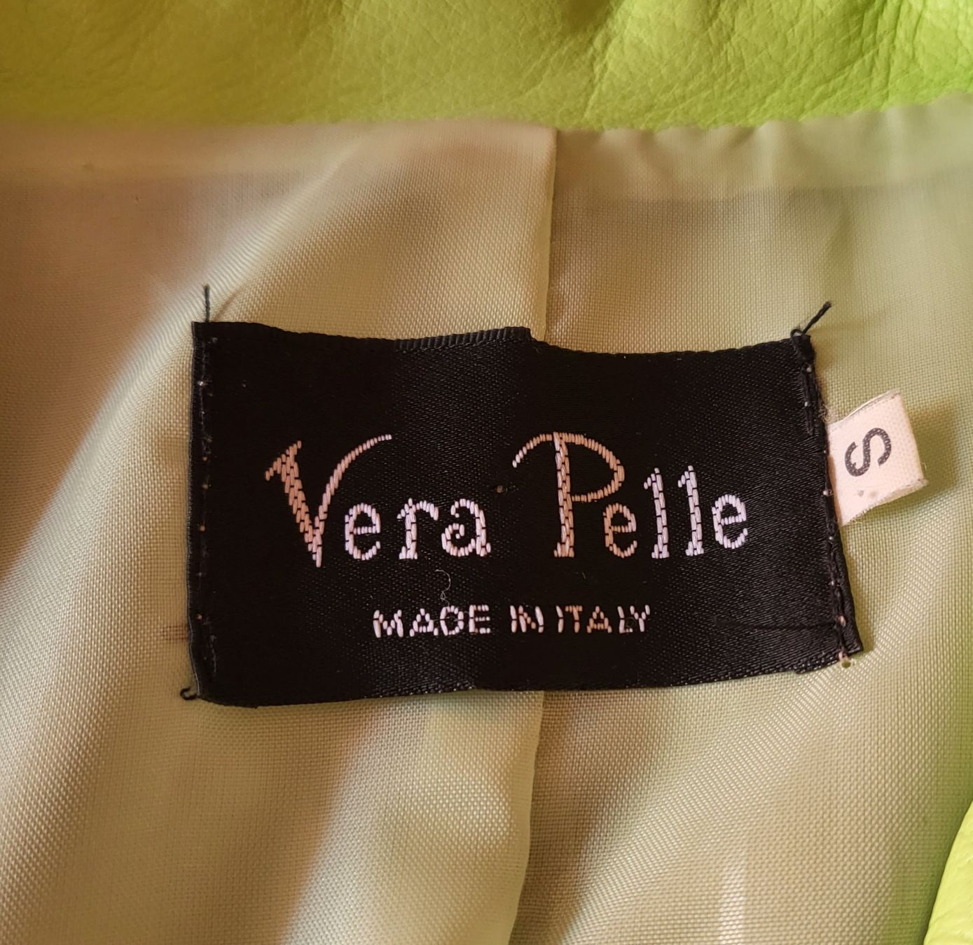 Giacche: Veste en cuir. – Usato da Neuchâtel venduto da wikit 3