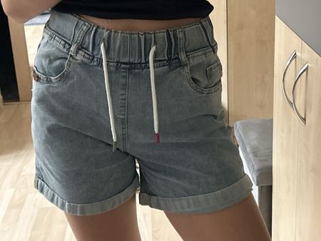 Jeans Shorts hellblau Grösse S mit Tunnelzug