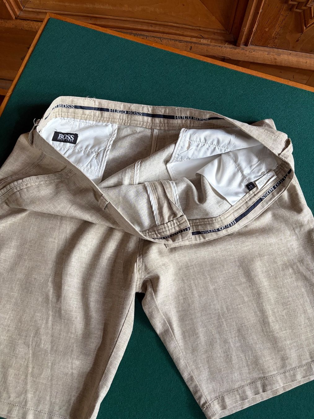 Hugo Boss Pantaloni: HUGO BOSS PHOENIX 23660  Elegante Bermudashorts  Größe 44 – Usato da Interlaken venduto da Bona55 7