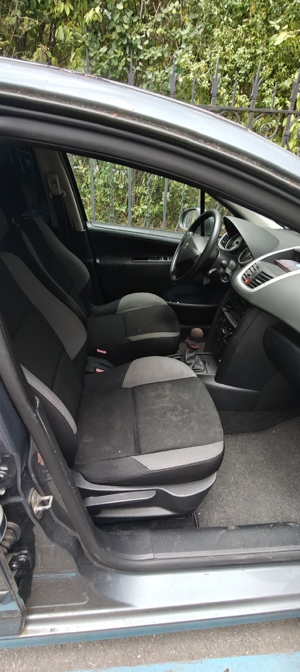 Peugeot Automobili: Peugeot 207 1.4l 16V 2008 – Usato da Petit-Lancy venduto da vena22 3