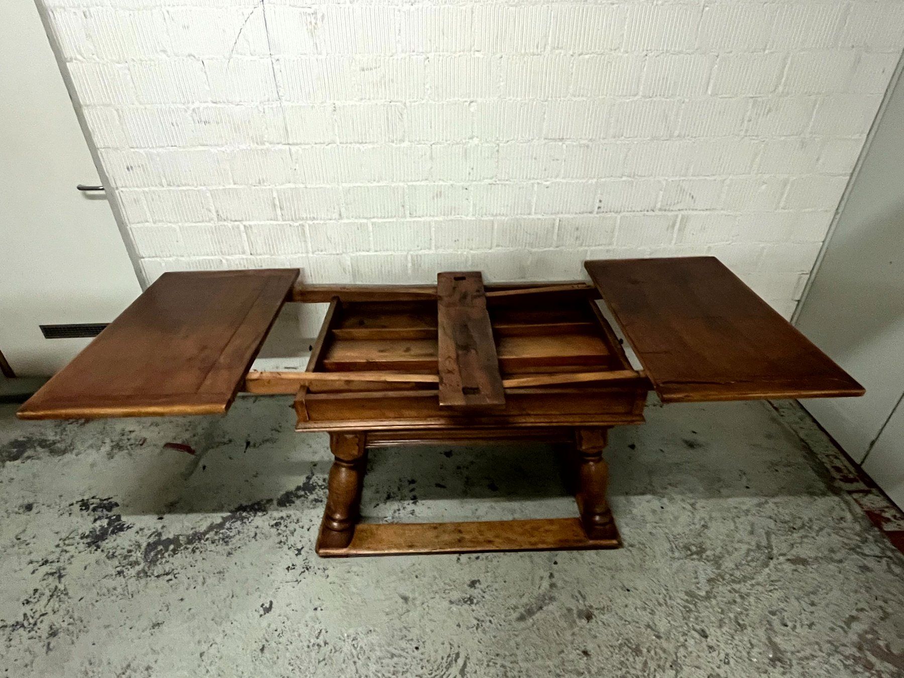 Tables: Walliser Chalet-Ausziehtisch mit Schieferplatte – D'occasion à Seftigen par tom713 7