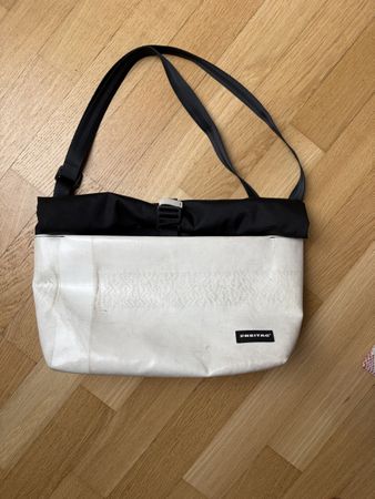 Sac FREITAG Rollin blanc et noir bon état