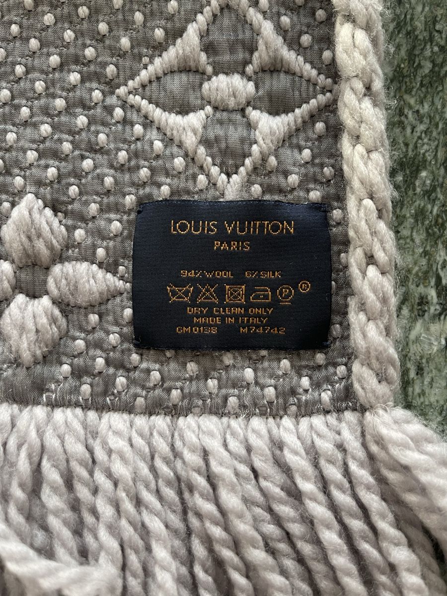 Louis Vuitton Foulard & Sciarpe: Louis Vuitton Schal – Nuovo (secondo la descrizione) da Horgen venduto da Ed0 1