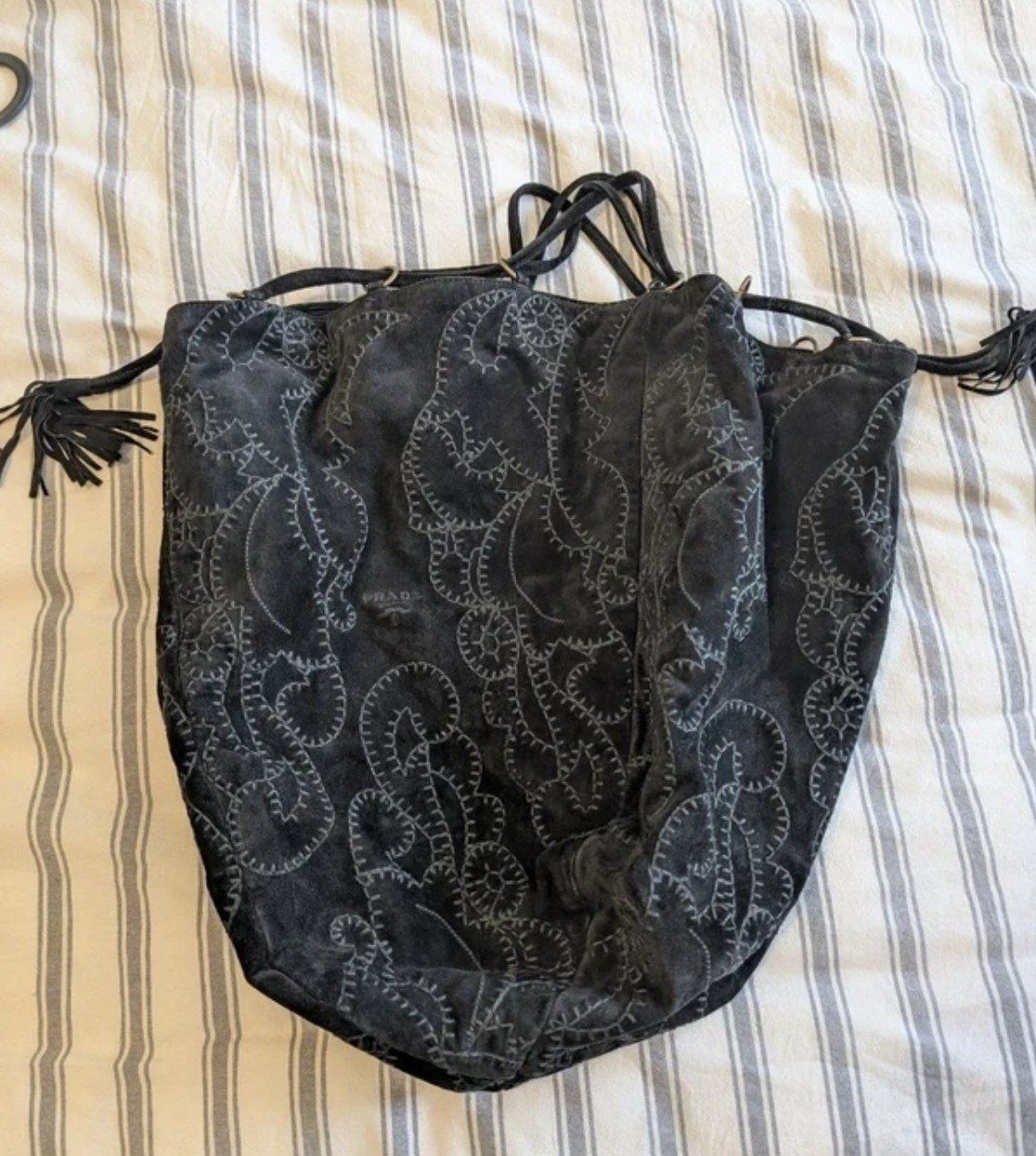 Prada Taschen für Damen: Prada Bucketbag Quasten Schwarz – Gebraucht aus Zug von Katenths 1