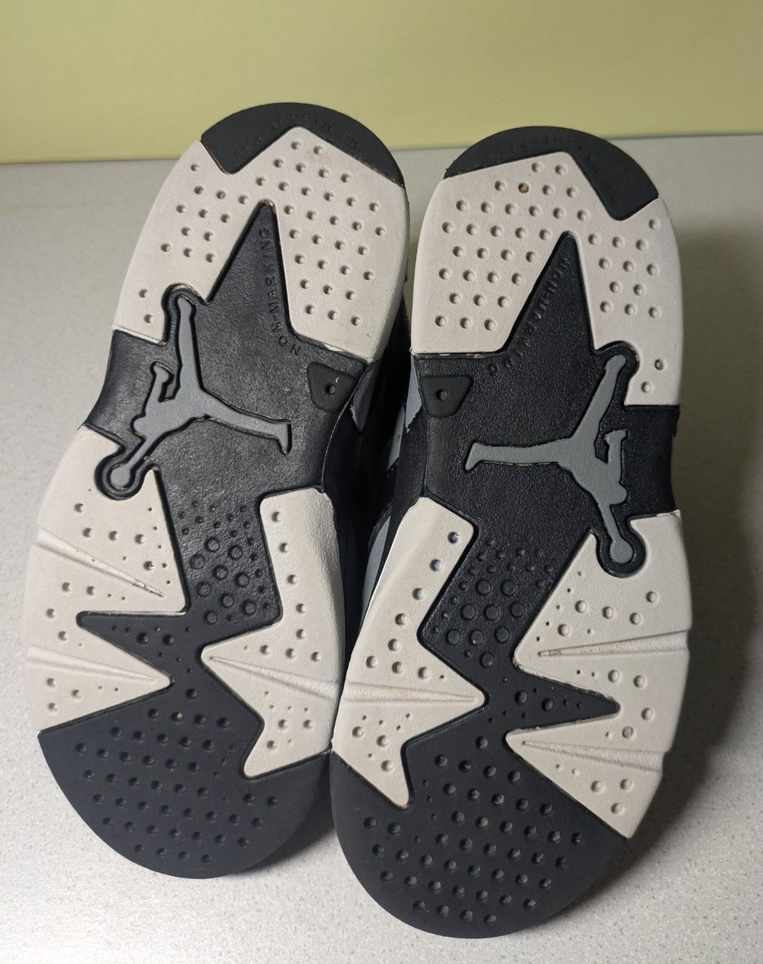 Jordan Scarpe da uomo: Air Jordan 6 Retro Black Grey Gr. 27 – Usato da Bubikon venduto da el-ectronico 4