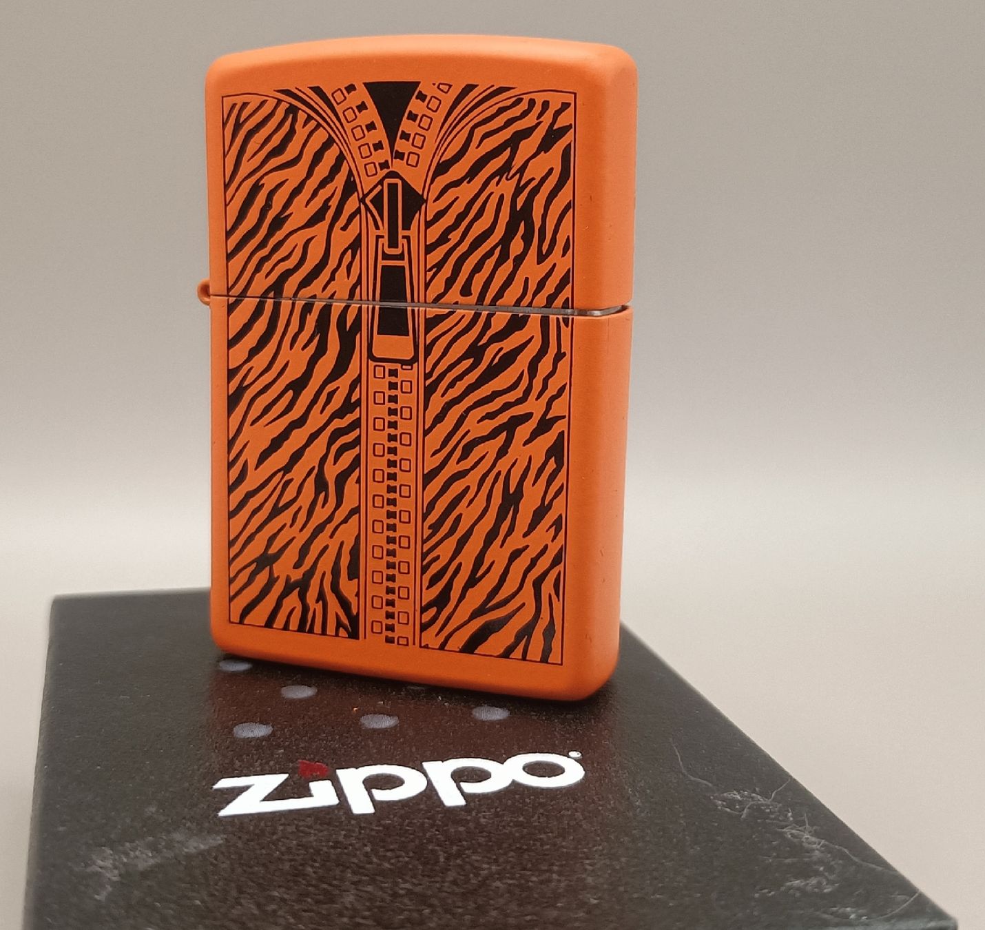 Zippo Accendini: Zippo orange tiger mat box NEW  – Nuovo e nell'imballaggio originale da Pampigny venduto da Calypso06
