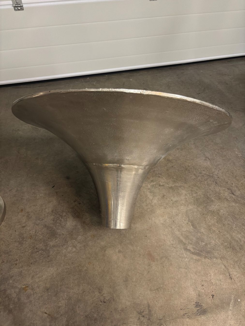 Tutte le decorazioni: Grosse Metall-Deko Schale mit Standfuss – Usato da Sonterswil venduto da VD-Service 4