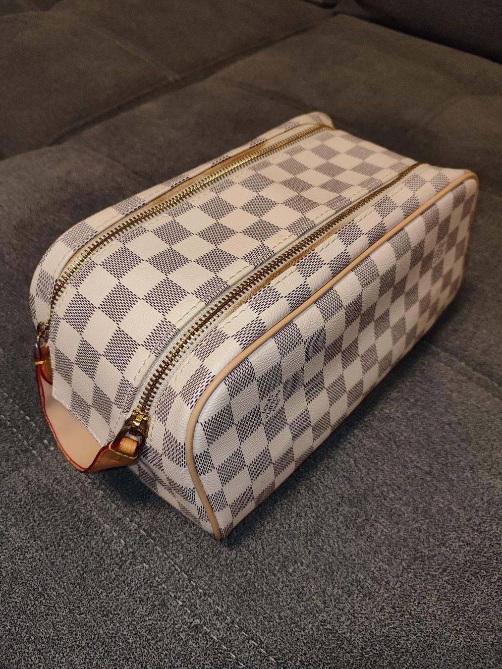 Louis Vuitton Kosmetikkoffer: Authentic Louis Vuitton Damier Azur Toiletry – Neu (gemäss Beschreibung) aus Niederhasli von mas_qg2w