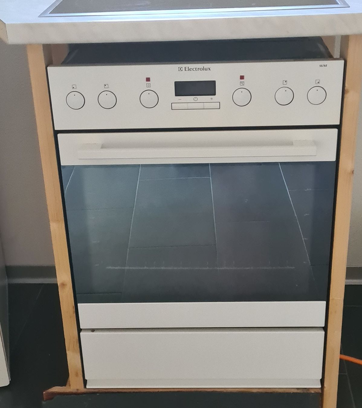 Cucine: Electrolux Einbaubackofen LUXE mit Glaskeramik-Kochfeld – Usato da Gümligen venduto da Pascual002 2