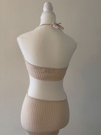 MESHKI Maxi Strickkleid Beige – Grösse S – Bodycon