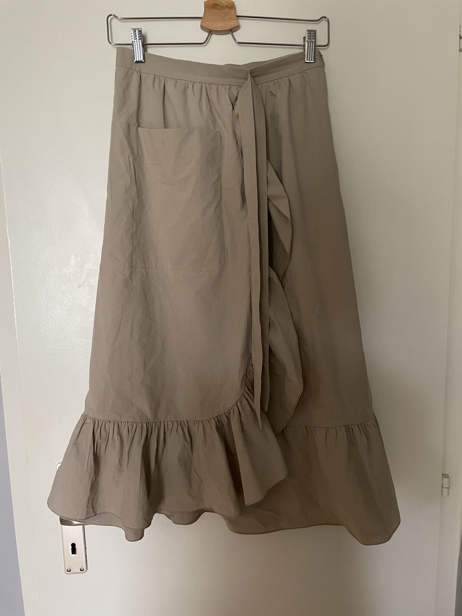Moschino Röcke: Boutique Moschino skirt size 36 – Gebraucht aus Yverdon-les-Bains von pen_bbz8