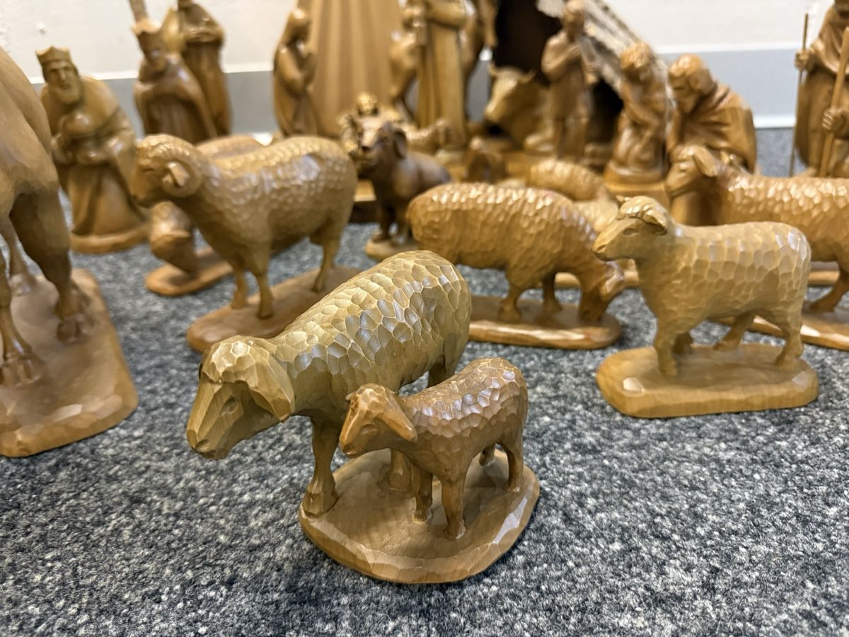 Toutes les décorations: Weihnachtskrippe Stll Brienzer Holzschnitzerei  Unikat – D'occasion à Bern par Delamer 7