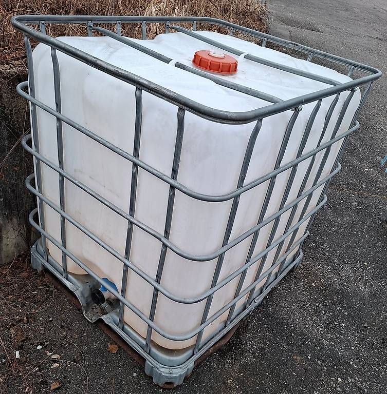 Abreuvoirs & Auges: Wassertank / Kunststoff-Tank / Container – D'occasion à Tagelswangen par her_vhc2 1