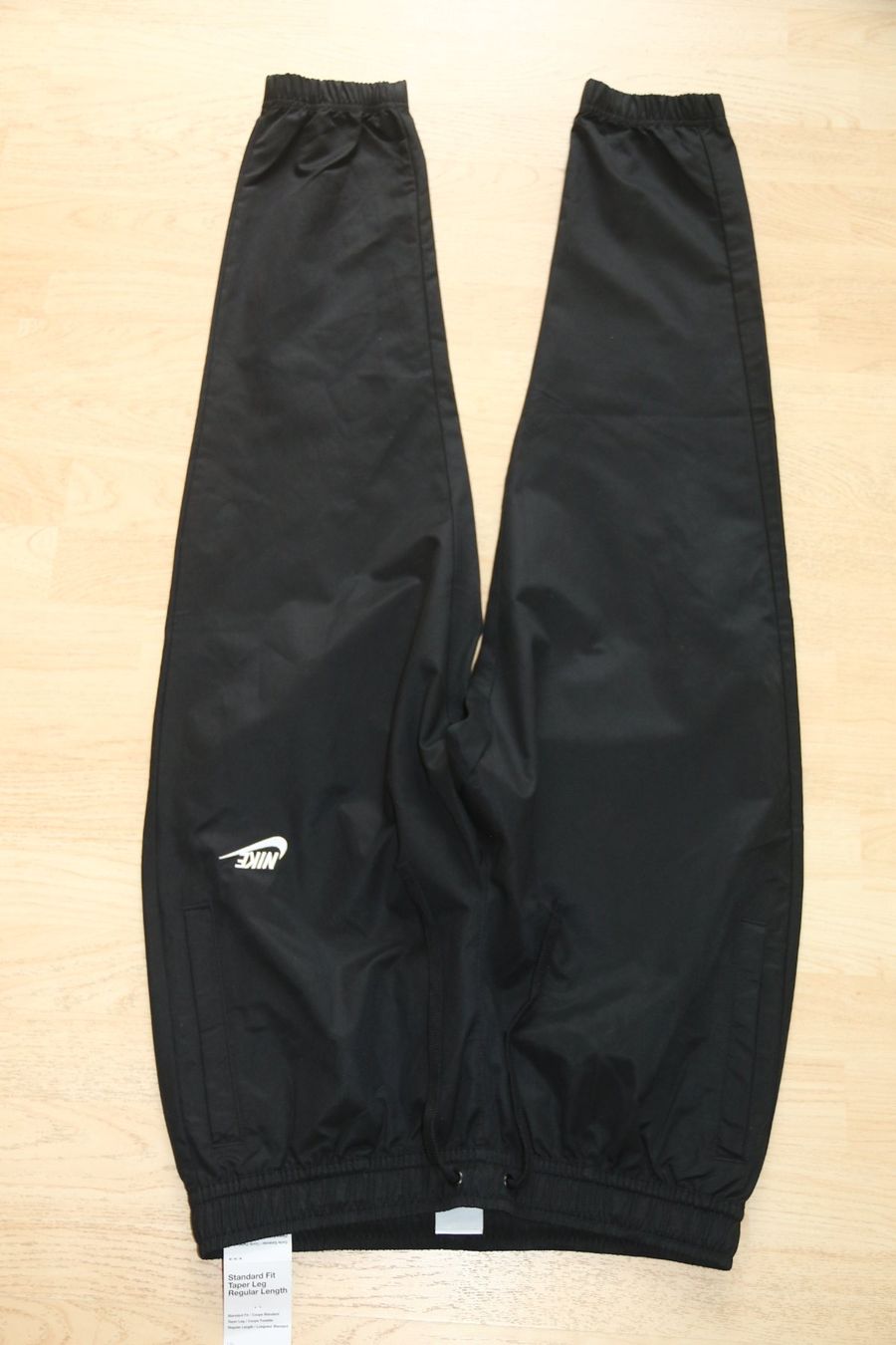 Nike Pantaloni: Neue Herren Hose von NIKE Gr.M – Nuovo e nell'imballaggio originale da Oberwil-Lieli venduto da Svetlana28 1