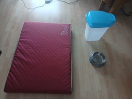 Hundebett, 1m71cm 10cm mit Futterbehäl.& Napf - Top Zustand!