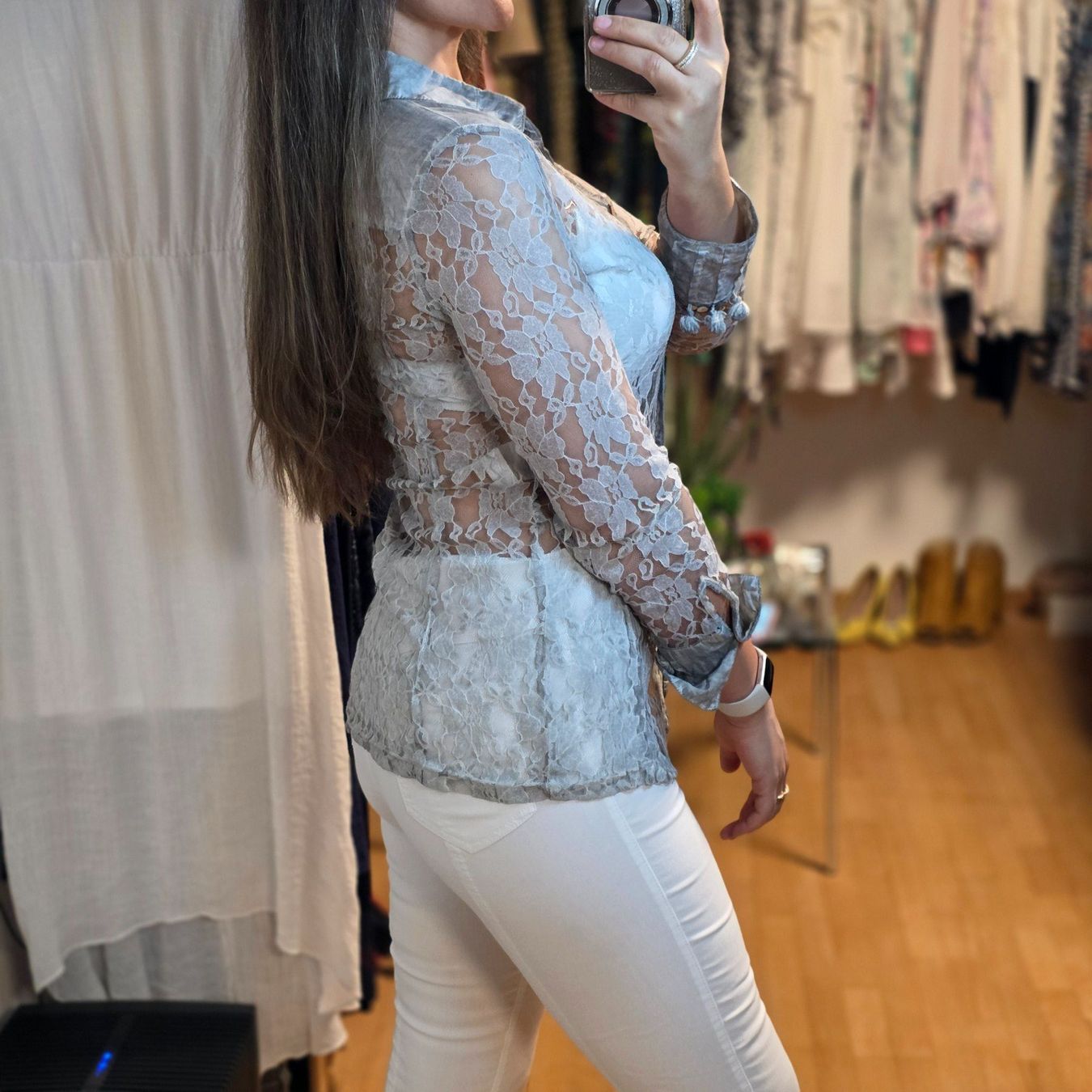 Blusen: Graue Spitzenbluse Bottega M – elegant – Gebraucht aus Wald ZH von CapLux 1