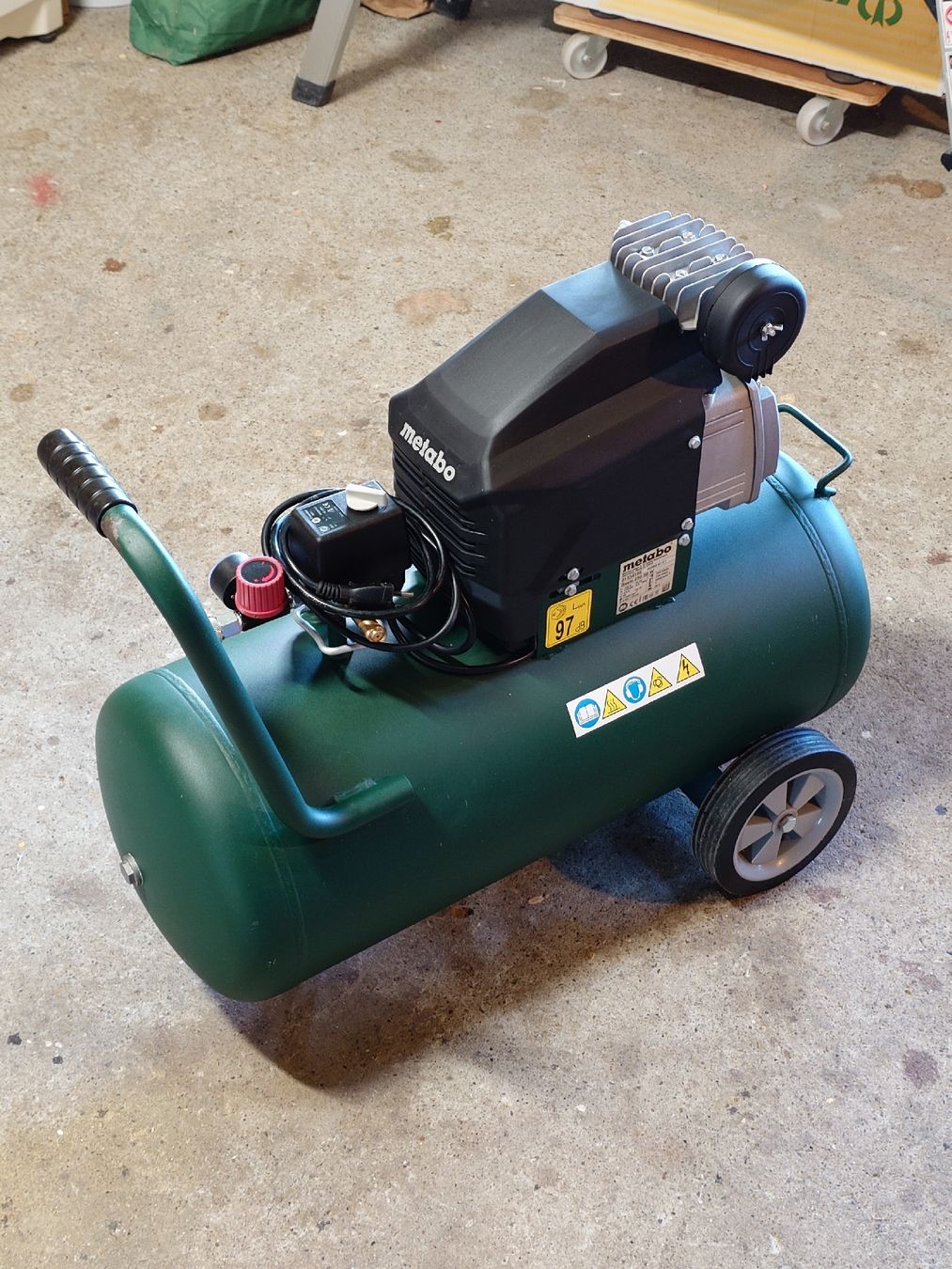 Metabo Kompressoren: Kompressor Metabo Basic 250-50 W - 50L – Gebraucht aus La Tanne von timizu 1