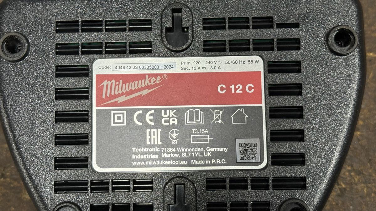 Milwaukee Caricatori & Batterie: Milwaukee M12 Ladegerät – Usato da Wolfhalden venduto da Lukasbisch05 2