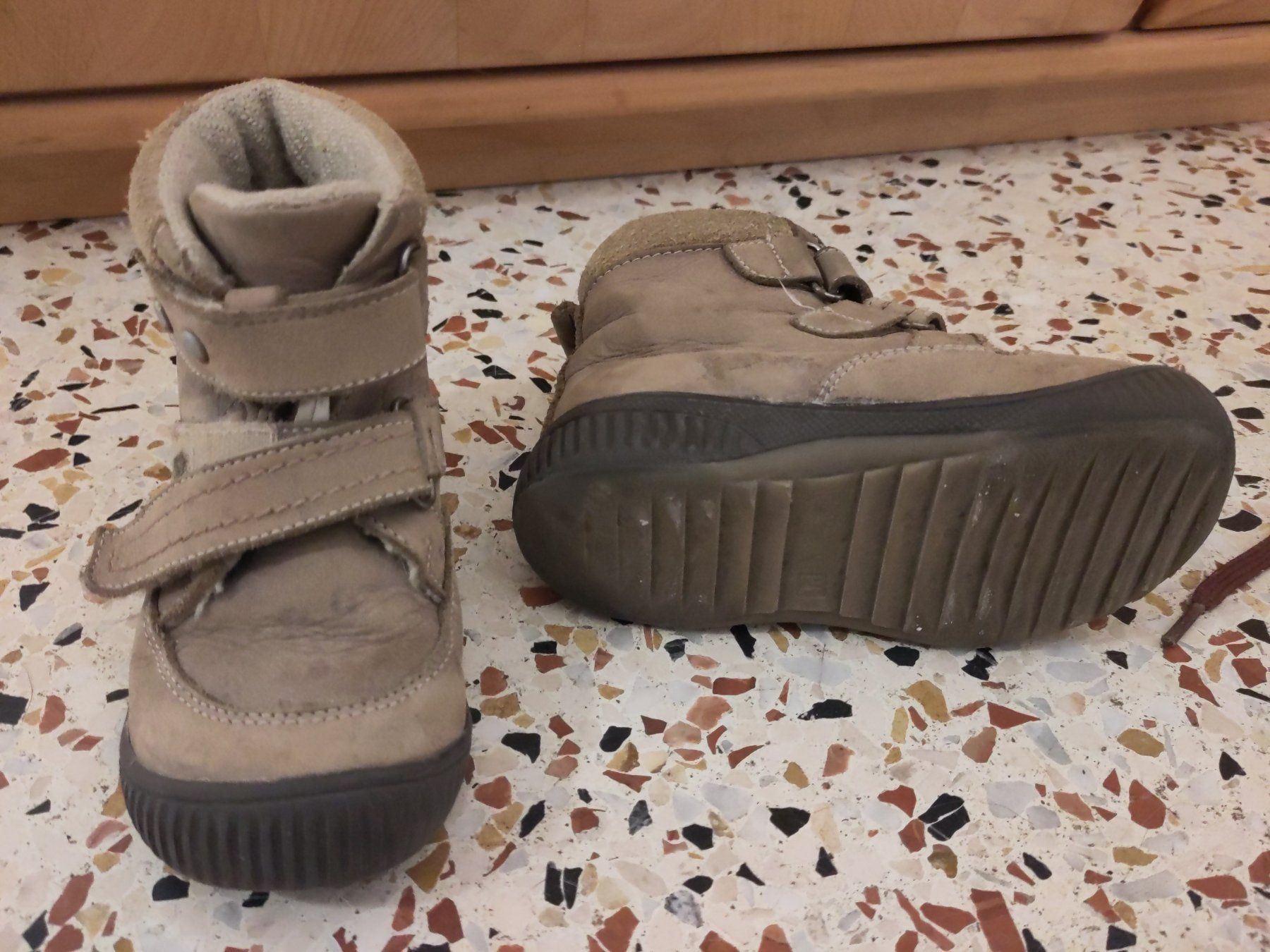 Scarpe per ragazzi: 5 Paar Kinderschuhe Grösse 24 – Usato da Biel/Bienne venduto da Creager 2