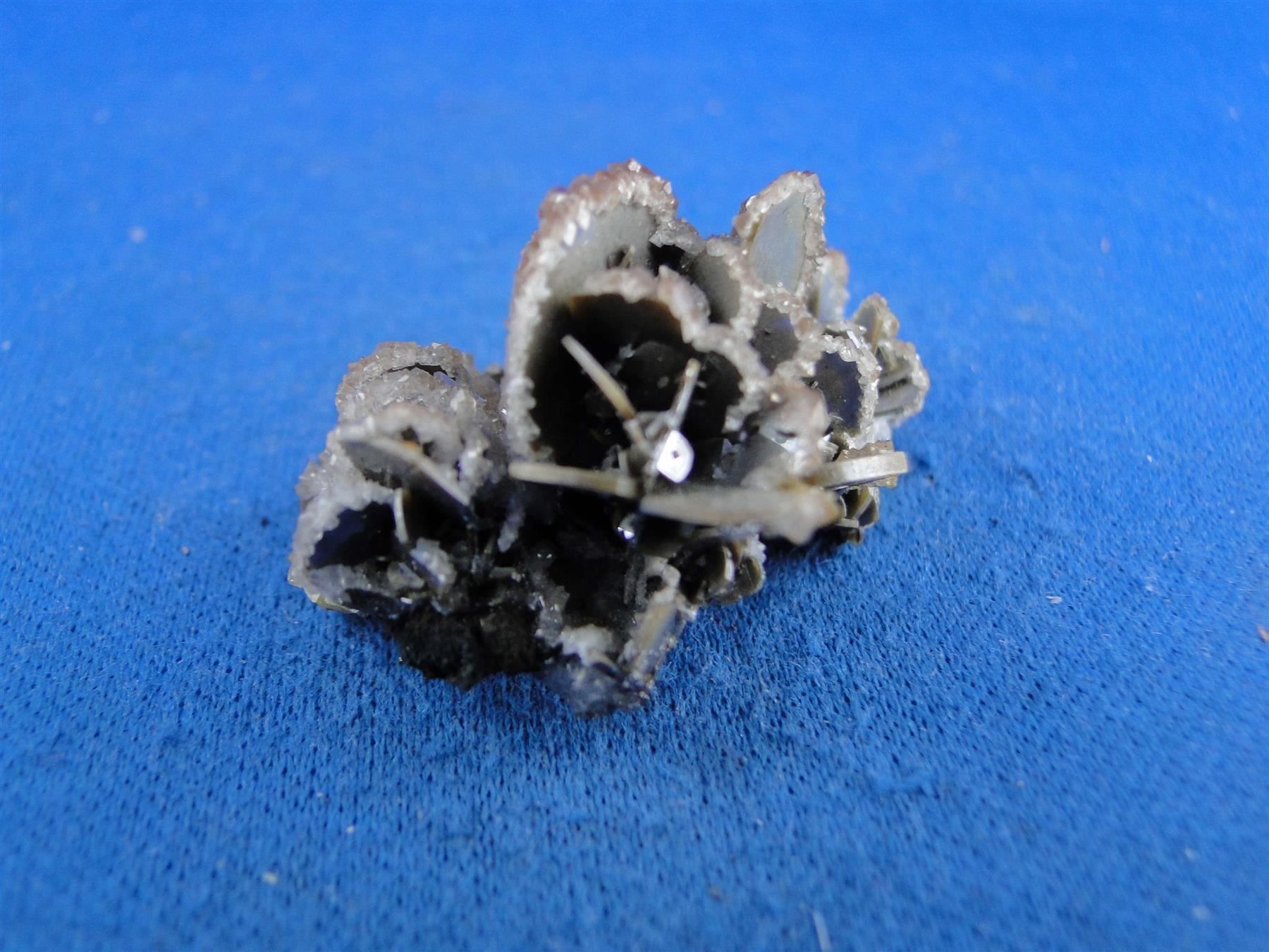 Minerali & Pietre curative: Wulfenit mit Calcit und Quartz – Usato da Schinznach Bad venduto da Demerald 5