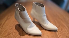 Schicke weisse Leder-Stiefeletten Grösse 38 für Damen! 👢