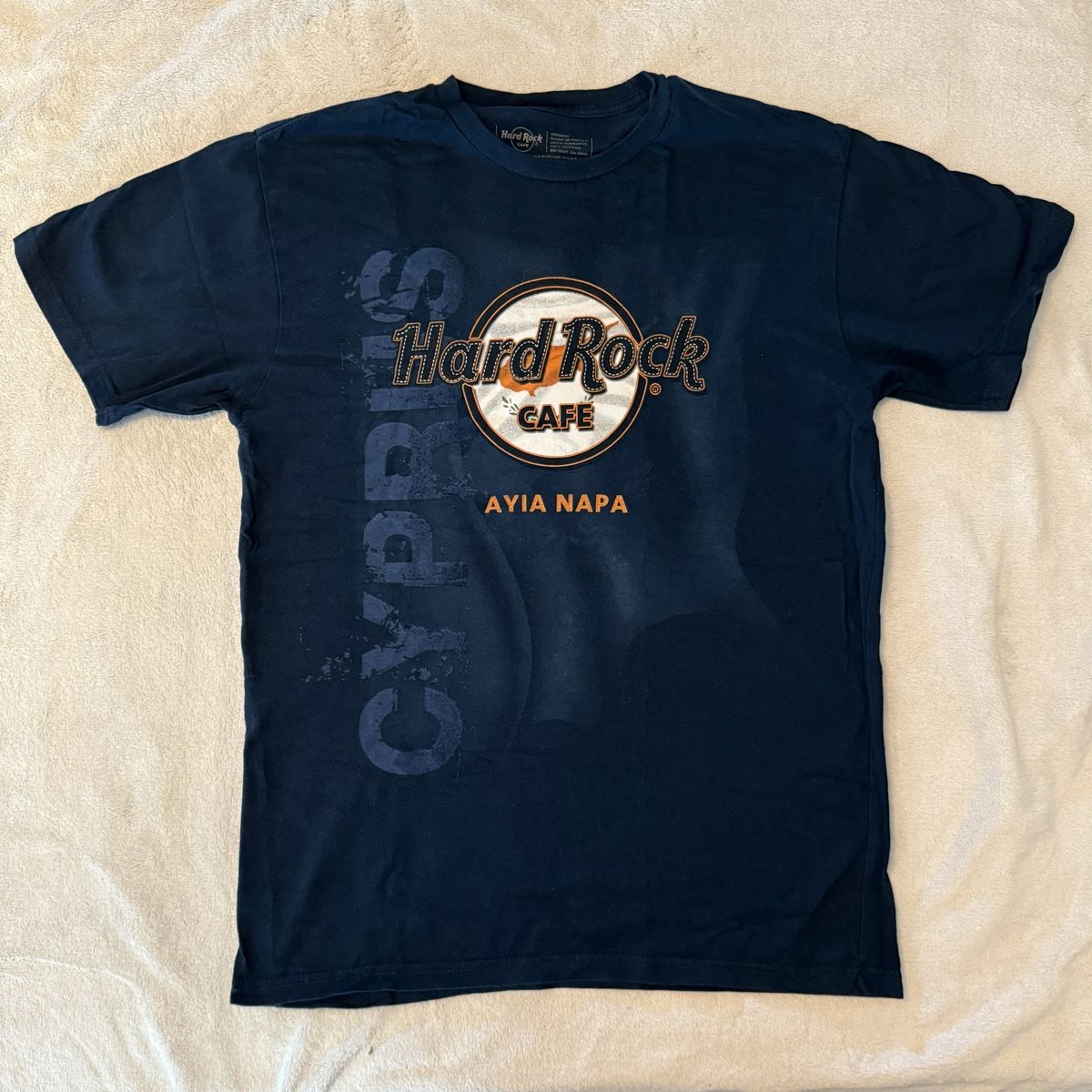 Hard Rock Cafe T-shirt: Hard Rock Cafe Ayia Napa – Usato da Steffisburg venduto da laura_bazinga