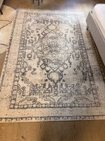 Teppich - Kurzflor aus Kunstfaser in weiss/grau
