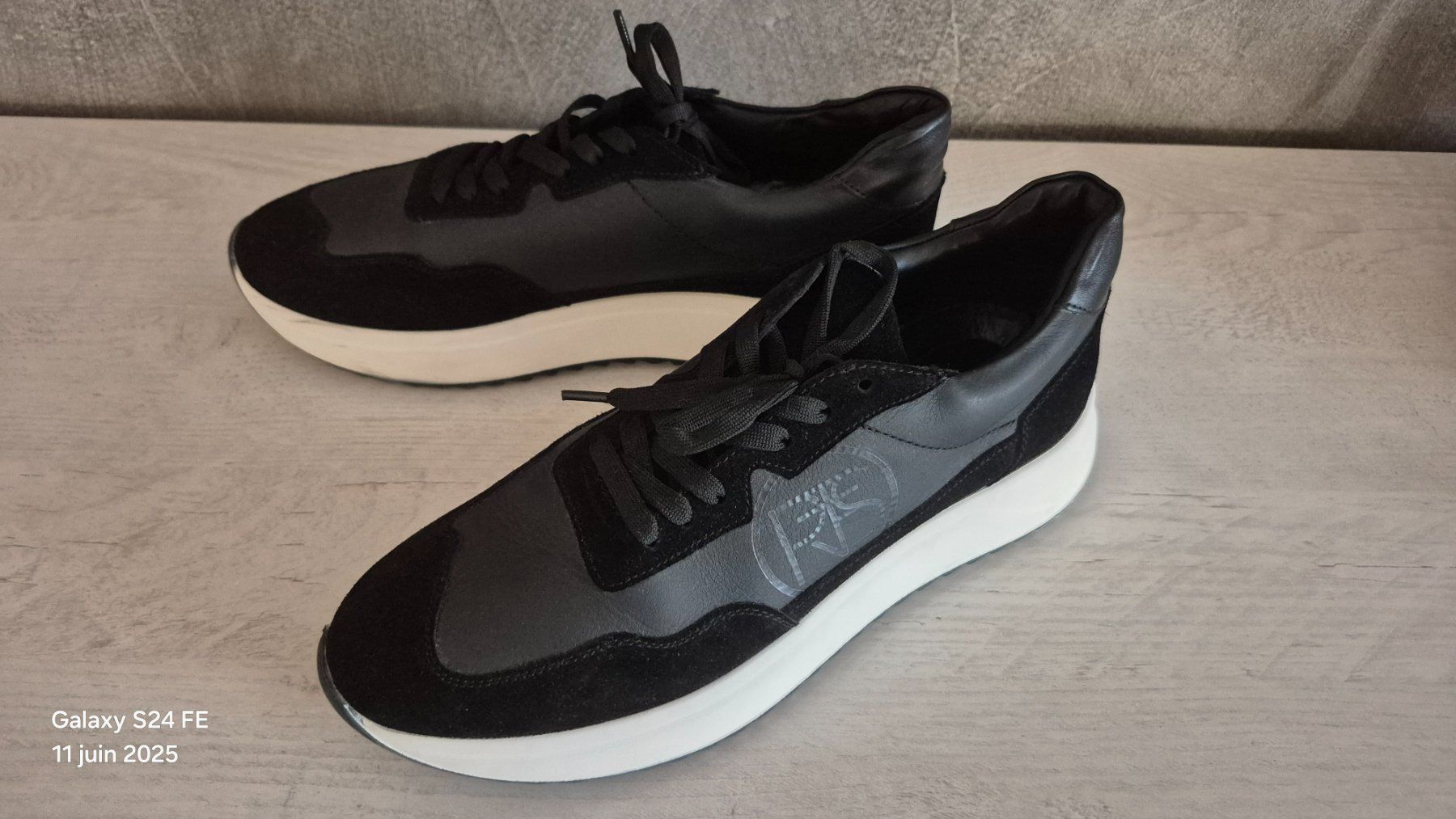 Damenschuhe: Sneakers en cuir noir , pointure 41 – Gebraucht aus Reconvilier von something4you