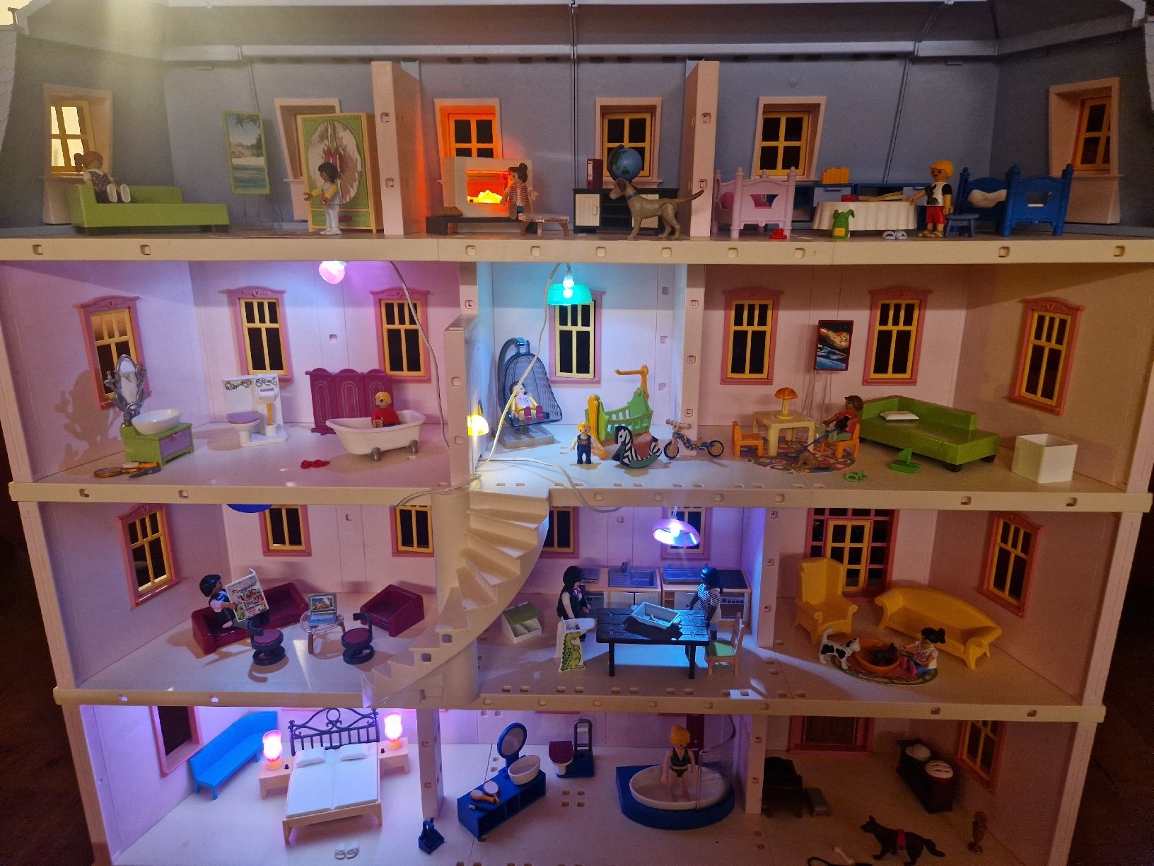 Playmobil Giocattoli: Grosses Playmobil Haus inkl Einrichtung – Usato da Altdorf UR venduto da midori05 7