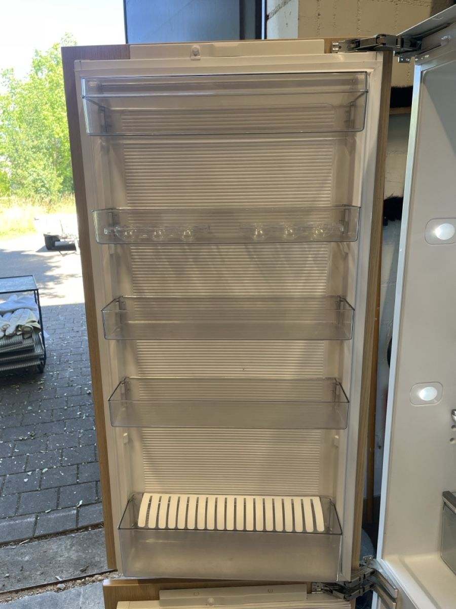 V-Zug Frigoriferi: V ZUG Kühlschrank  – Usato da Winterthur venduto da ReUse_Baumarkt 4
