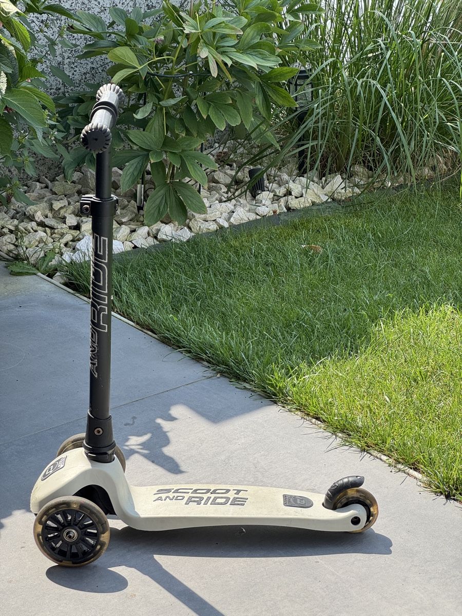 Kickboard: Scoot and Ride Highwaykick 3 LED – Usato da Buttikon SZ venduto da LEDUPGRADE 3